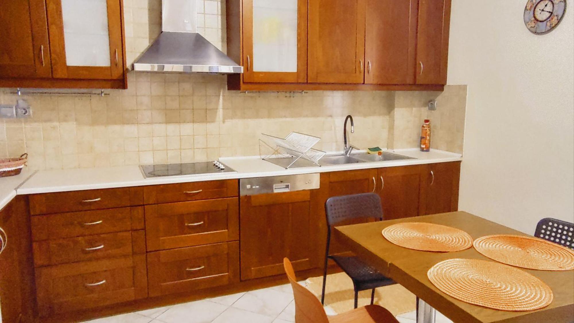 Alexia's - One Bedroom Apartment *
